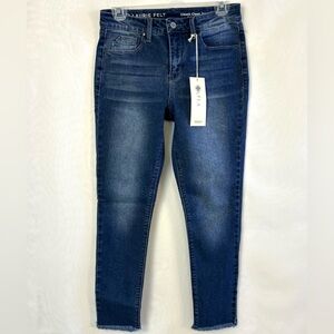 NWT Womens Laurie Felt Ankle Skinny jeans With Frayed Hem / Size 4 Petite